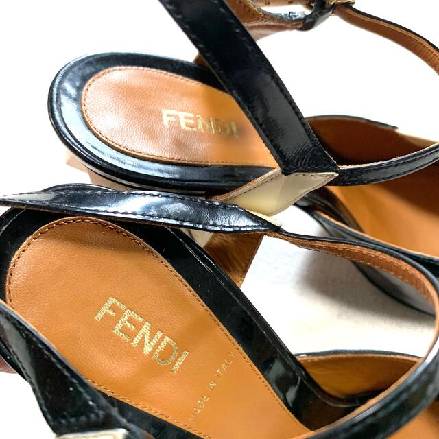 FENDI(フェンディ)のFENDI バイカラーパテントレザーブロックヒールサンダル/40 レディースの靴/シューズ(サンダル)の商品写真