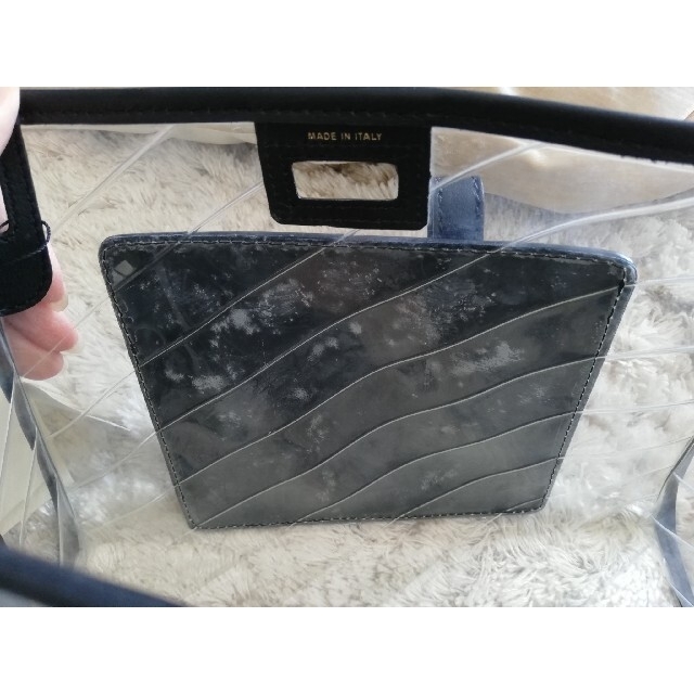 FENDI(フェンディ)のFENDI ピーカブー ディフェンダー ゴールド×ブラック レディースのバッグ(ショルダーバッグ)の商品写真