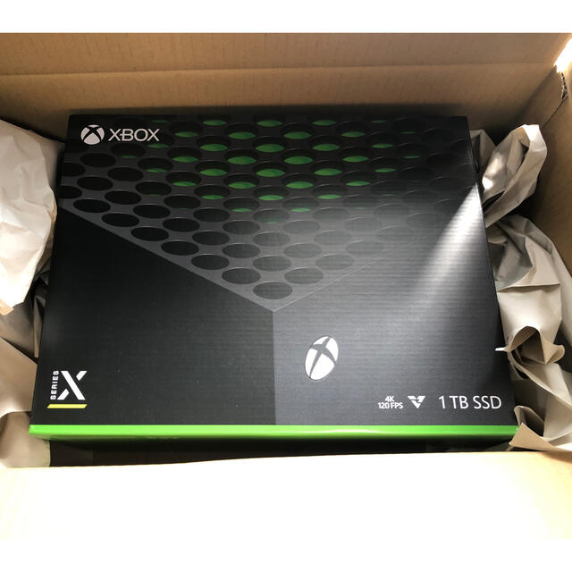 Microsoft(マイクロソフト)のMicrosoft Xbox Series X RRT-00015 エンタメ/ホビーのゲームソフト/ゲーム機本体(家庭用ゲーム機本体)の商品写真