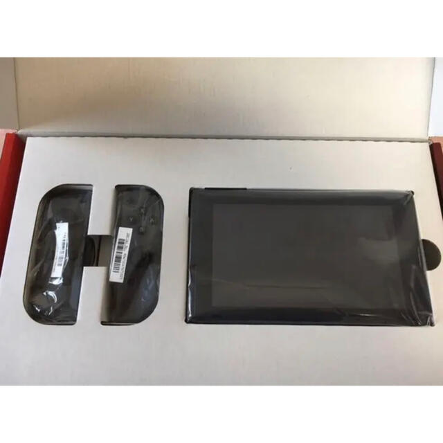 Nintendo Switch(ニンテンドースイッチ)のNintendo Switch 新型　本体　☆値下げ中 エンタメ/ホビーのゲームソフト/ゲーム機本体(家庭用ゲーム機本体)の商品写真