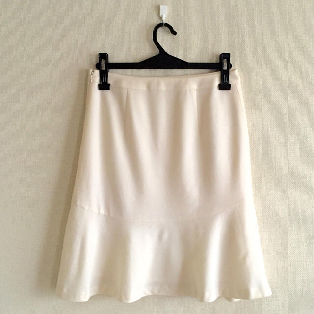 自由区(ジユウク)の自由区♡オフホワイトの膝丈スカート レディースのスカート(ひざ丈スカート)の商品写真