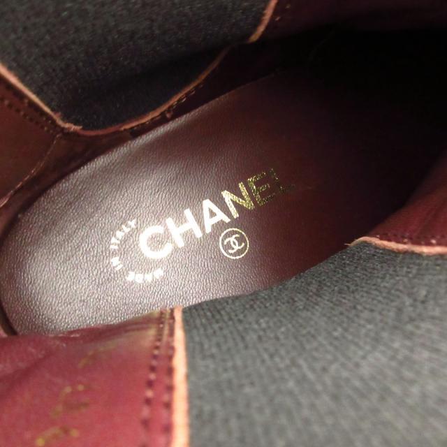 CHANEL(シャネル)のシャネル ショートブーツ 38 1/2美品  黒 レディースの靴/シューズ(ブーツ)の商品写真