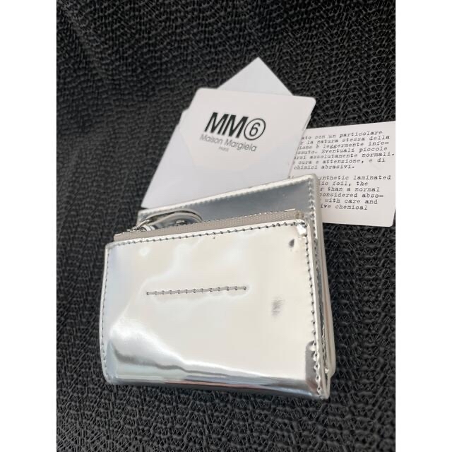 Maison Martin Margiela(マルタンマルジェラ)のMaisonMargiela MM⑥ シルバー二つ折財布 レディースのファッション小物(財布)の商品写真