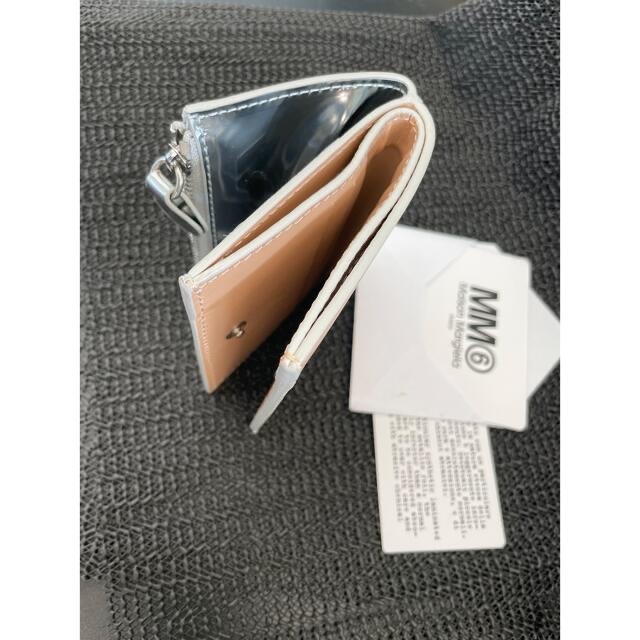 Maison Martin Margiela(マルタンマルジェラ)のMaisonMargiela MM⑥ シルバー二つ折財布 レディースのファッション小物(財布)の商品写真