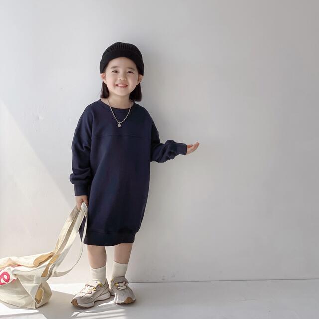 【韓国子供服】スウェット　ワンピース　バックロゴプリント キッズ/ベビー/マタニティのキッズ服女の子用(90cm~)(ワンピース)の商品写真