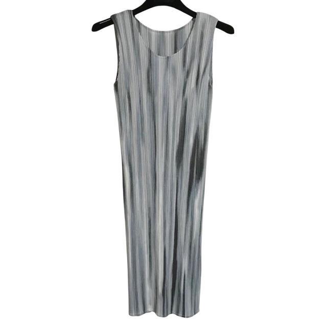 PLEATS PLEASE ISSEY MIYAKE(プリーツプリーズイッセイミヤケ)のプリーツプリーズ アンサンブル サイズ3 L レディースのトップス(アンサンブル)の商品写真