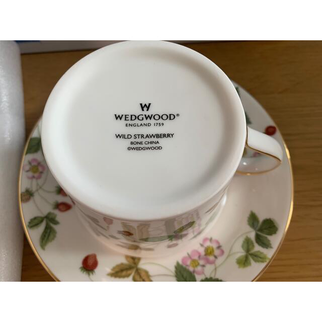 WEDGWOOD(ウェッジウッド)のウエッジウッド　ワイルドストロベリー　カップ&ソーサー インテリア/住まい/日用品のキッチン/食器(食器)の商品写真