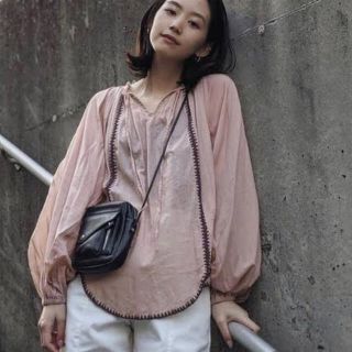 マウジー(moussy)のスティッチボリュームスリーブブラウス　(シャツ/ブラウス(長袖/七分))