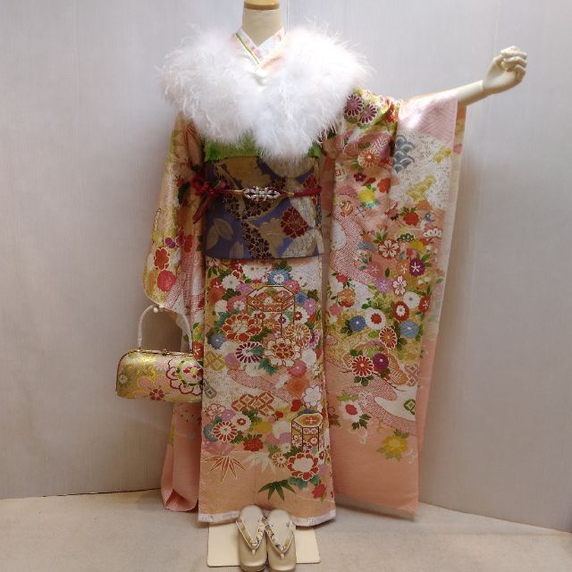 振袖 お仕立て付き 正絹 友禅柄 刺繍 白地 白地古典手毬花文様柄 振袖 お仕立て付き 正絹 友禅柄 刺繍 白地 白地古典手毬花文様柄