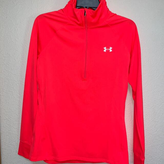 UNDER ARMOUR(アンダーアーマー)のカットソー レディースのトップス(カットソー(長袖/七分))の商品写真