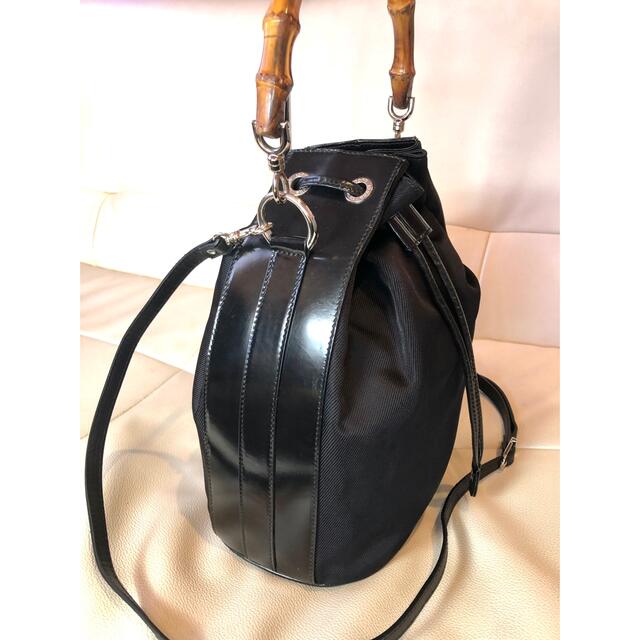 Gucci(グッチ)のおーちゃん様専用グッチ バンブー 巾着型 ナイロン パテントレザー黒 レディースのバッグ(ショルダーバッグ)の商品写真