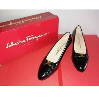 サルヴァトーレフェラガモ(Salvatore Ferragamo)の未 使 用 美　品！サルヴァトーレ フェラガモ パンプス 22820218(ハイヒール/パンプス)