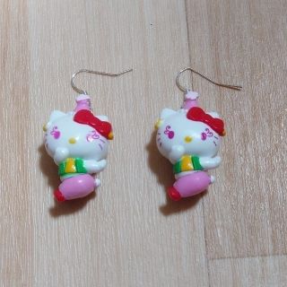 フルタセイカ(フルタ製菓)のチョコエッグ あくびちゃんキティ ピアス ハンドメイド(ピアス)