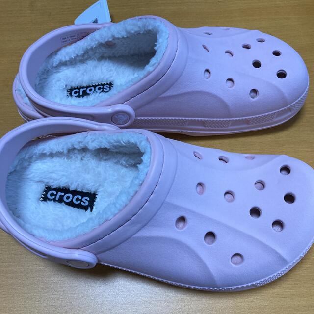 crocs(クロックス)の新品 26㎝ クロックス レイレン ラインド クロッグ ピンク ボア付き レディースの靴/シューズ(サンダル)の商品写真