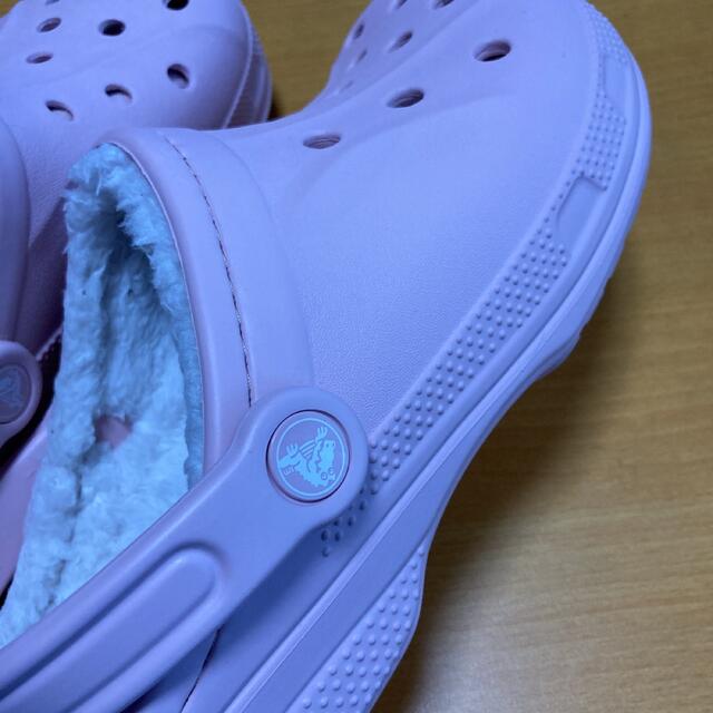 crocs(クロックス)の新品 26㎝ クロックス レイレン ラインド クロッグ ピンク ボア付き レディースの靴/シューズ(サンダル)の商品写真