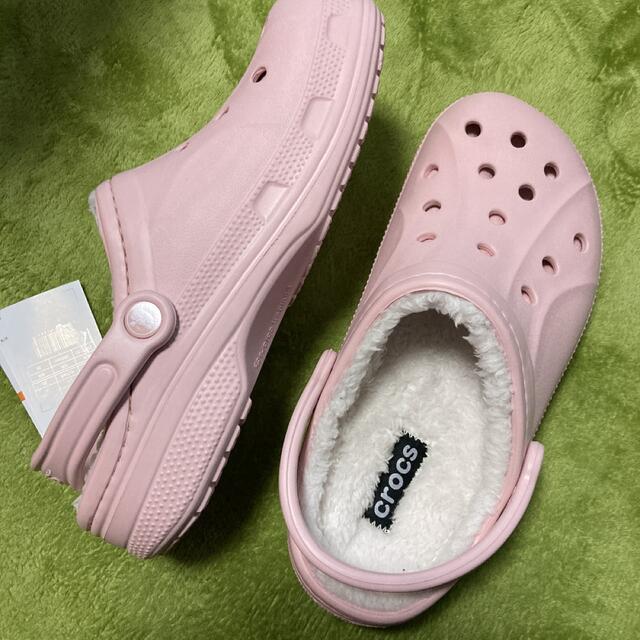 crocs(クロックス)の新品 26㎝ クロックス レイレン ラインド クロッグ ピンク ボア付き レディースの靴/シューズ(サンダル)の商品写真