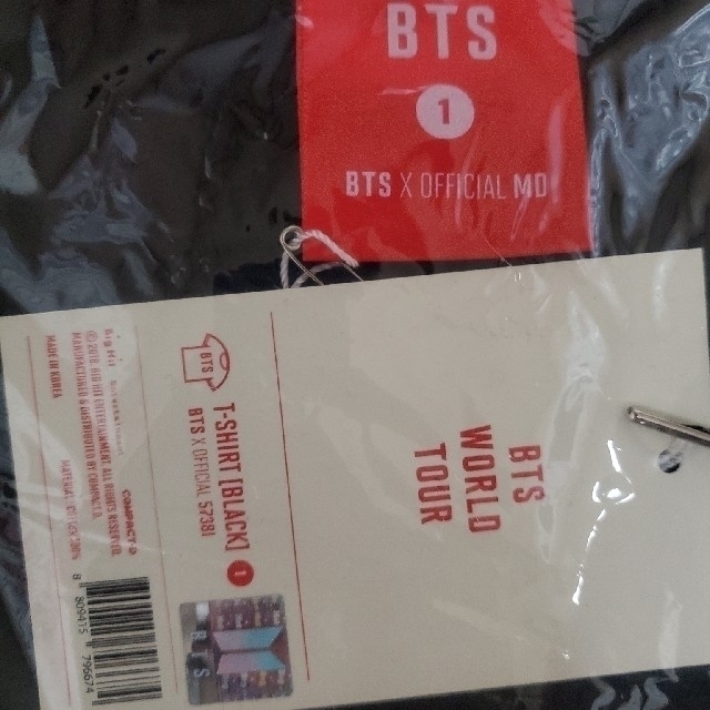 防弾少年団(BTS)(ボウダンショウネンダン)のBTS 　LOVE YOURSELF　Tシャツ　Mサイズ エンタメ/ホビーのタレントグッズ(アイドルグッズ)の商品写真