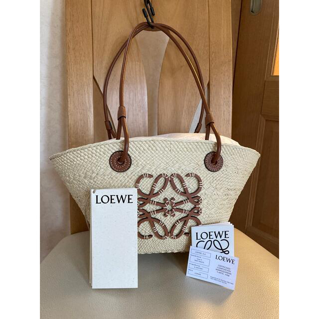 LOEWE(ロエベ)の美品　LOEWE    ロエベ   アナグラム　バスケット レディースのバッグ(かごバッグ/ストローバッグ)の商品写真