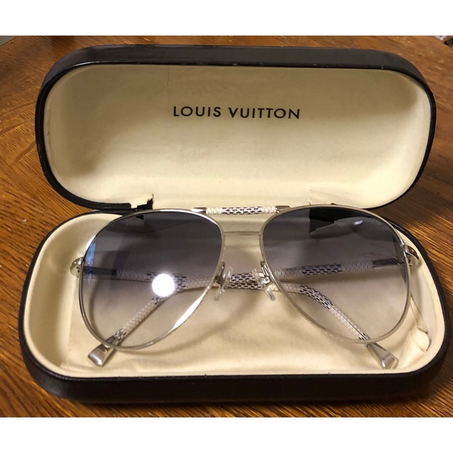 LOUIS VUITTON(ルイヴィトン)のみい様❗️Louis Vuittonルイヴィトンサングラス ダミエ　アズール メンズのファッション小物(サングラス/メガネ)の商品写真