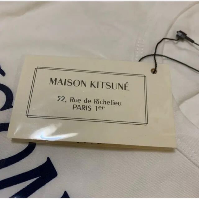 MAISON KITSUNE'(メゾンキツネ)のメゾンキツネ　ホワイト　Ｓサイズ 新品未使用 レディースのトップス(Tシャツ(半袖/袖なし))の商品写真