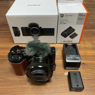 ソニー(SONY)の【新同品】ZV-E10L 付属品付き(ミラーレス一眼)