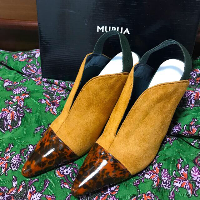 MURUA(ムルーア)の匿名配送　新品未使用箱なしMURUA ムルーア　パンプス　37 24.５cm レディースの靴/シューズ(ハイヒール/パンプス)の商品写真