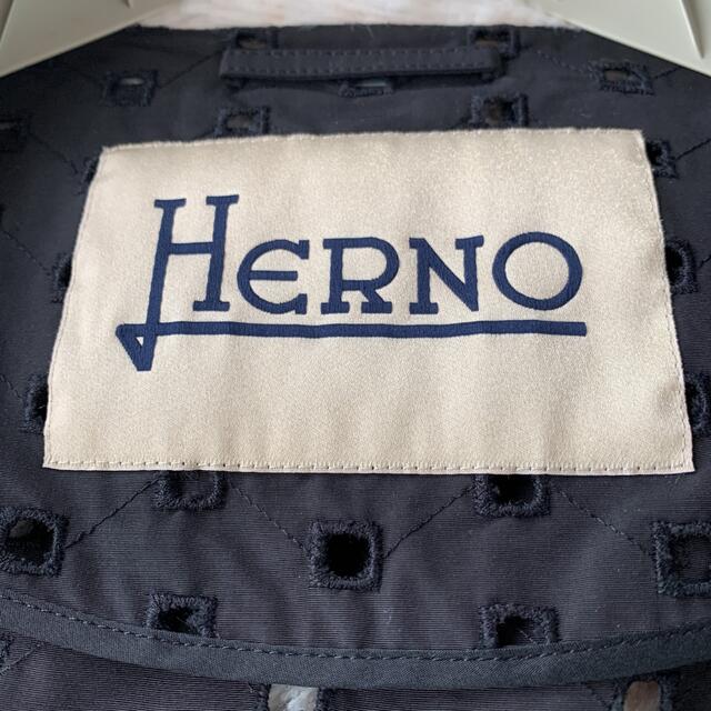 HERNO - ヘルノ HERNO ノーカラースプリングコート パンチング 黒44の 