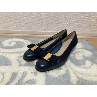 サルヴァトーレフェラガモ(Salvatore Ferragamo)のSaloatore Ferragamo フェラガモ ヴァラ　ネイビー(ハイヒール/パンプス)