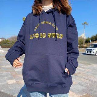 スタンダードカリフォルニア(STANDARD CALIFORNIA)のストリートコーデ☆LUSSO SURF 刺繍ロゴパーカー　ネイビー　M☆RVCA(パーカー)