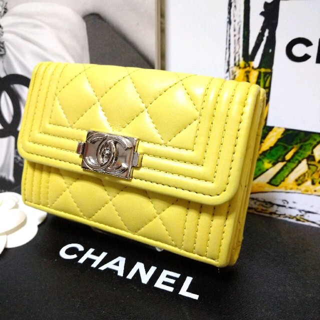 CHANEL(シャネル)のCHANEL　ボーイシャネル　財布　マトラッセ　コンパクトウォレット　黄色 レディースのファッション小物(財布)の商品写真