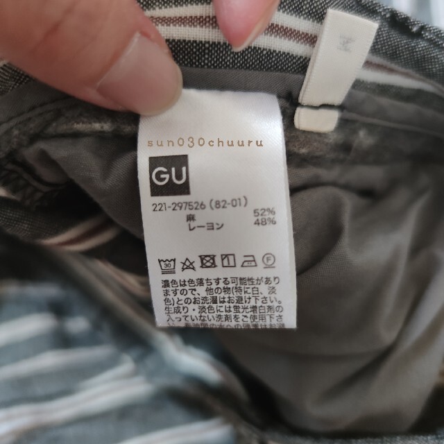 GU(ジーユー)のストライプ　ズボン　パンツ　GU　グレー レディースのパンツ(カジュアルパンツ)の商品写真