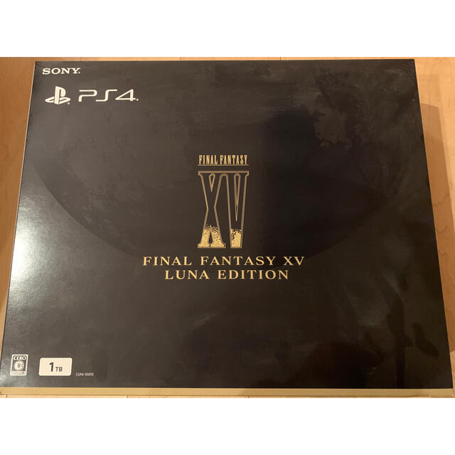 PlayStation4(プレイステーション4)のPlayStation4 本体　1TB FF15 Luna Edition エンタメ/ホビーのゲームソフト/ゲーム機本体(家庭用ゲーム機本体)の商品写真