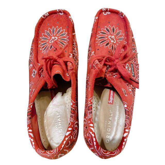 Supreme(シュプリーム)のsupreme Clarks Bandana wallabee RED メンズの靴/シューズ(その他)の商品写真