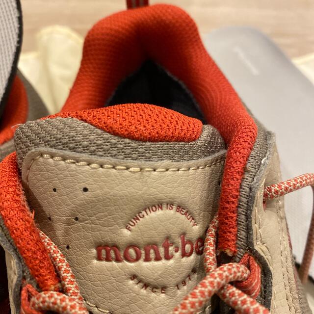 mont bell(モンベル)の中古 モンベル 登山靴  赤 グレー 22㌢ キッズ/ベビー/マタニティのキッズ靴/シューズ(15cm~)(アウトドアシューズ)の商品写真