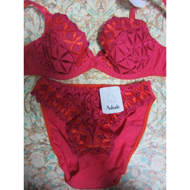 Simone Perele(シモーヌペレール)のAUBADEオーバドゥ BAHIA 70D/1 PAPAYA カラー レディースの下着/アンダーウェア(ブラ&ショーツセット)の商品写真