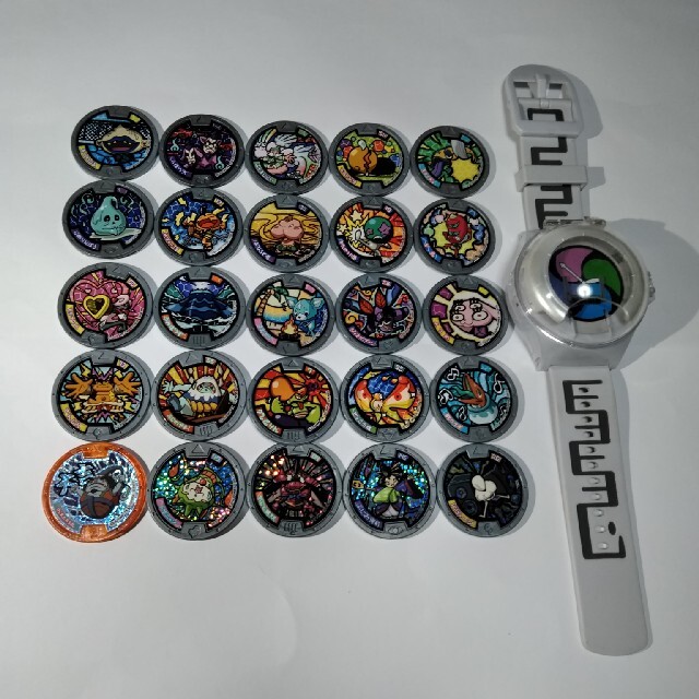 DX妖怪ウォッチ初代&大吉メダルを含む妖怪メダル25枚セットの DX妖怪ウォッチ初代&大吉メダルを含む妖怪メダル25枚セットの
