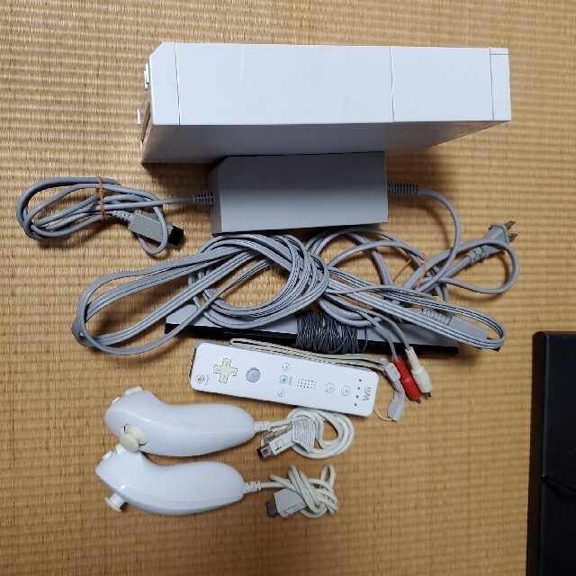 Wii本体(動作確認済み)とソフト数本のセット