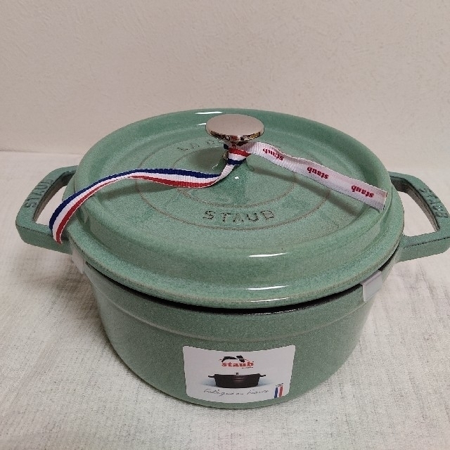 STAUB　ココットラウンド　22cmインテリア/住まい/日用品