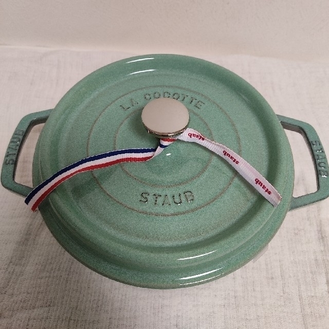 STAUB(ストウブ)のSTAUB　ココットラウンド　22cm インテリア/住まい/日用品のキッチン/食器(鍋/フライパン)の商品写真