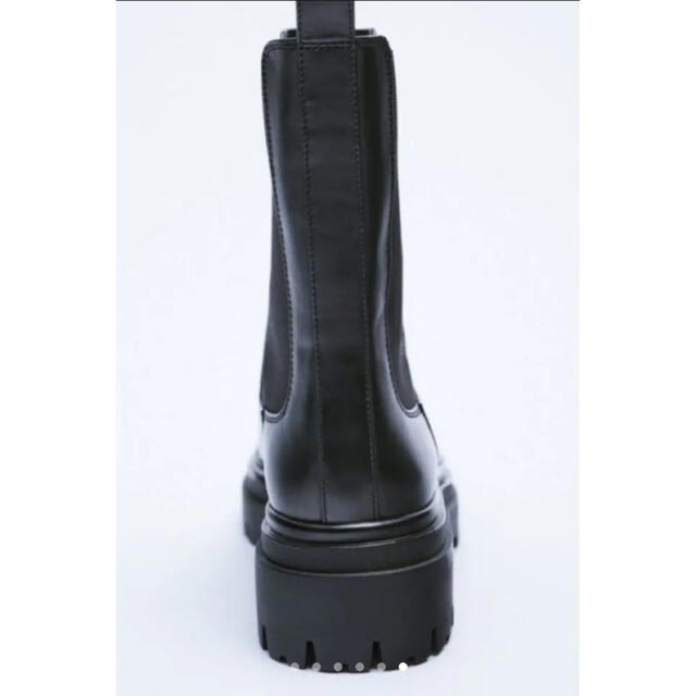 ZARA(ザラ)の新品・未着用　ZARA レザートラックソール　ブーツ　アンクルブーツ レディースの靴/シューズ(ブーツ)の商品写真