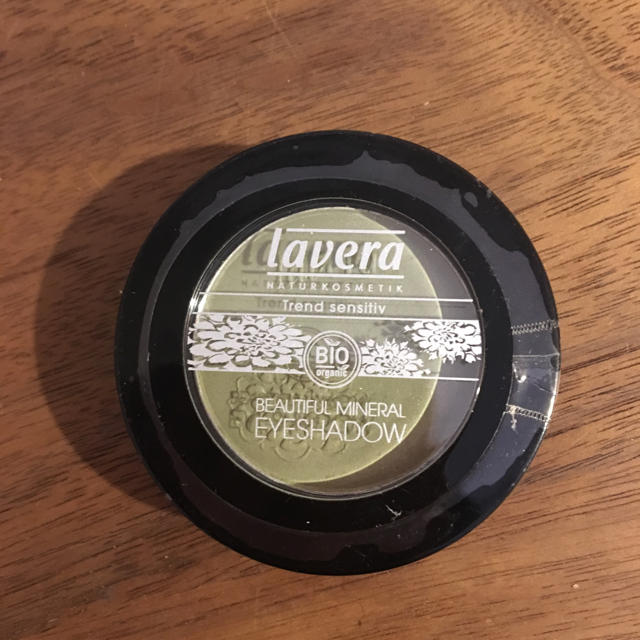 Cosme Kitchen(コスメキッチン)のlavera アイシャドウ グリーン コスメ/美容のベースメイク/化粧品(アイシャドウ)の商品写真