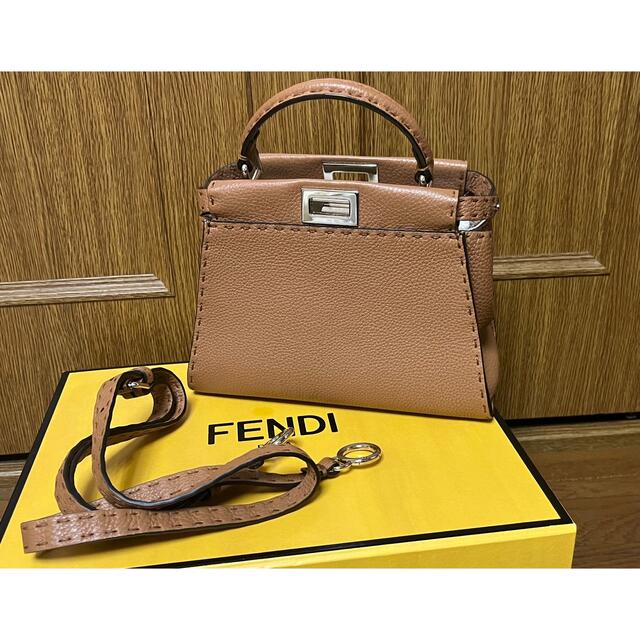 FENDI(フェンディ)のピーカブー　ミニ レディースのバッグ(ハンドバッグ)の商品写真