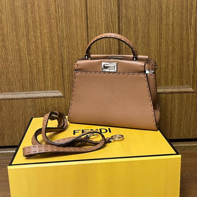 FENDI(フェンディ)のピーカブー　ミニ レディースのバッグ(ハンドバッグ)の商品写真