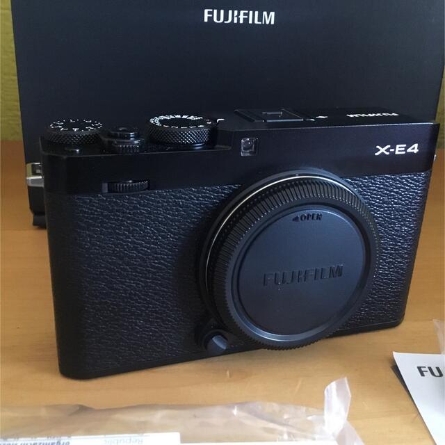 注目ショップ 富士フイルム ブラック X-E4 Fujifilm - ミラーレス一眼