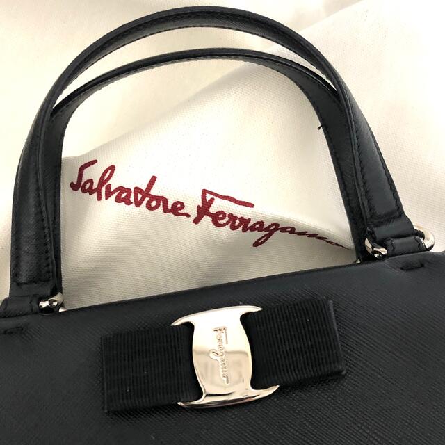 Salvatore Ferragamo(サルヴァトーレフェラガモ)のフェラガモ  ヴァラ レザー 2wayショルダーバッグ レディースのバッグ(ショルダーバッグ)の商品写真