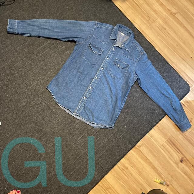 GU(ジーユー)のGU デニム　長袖シャツ　L メンズのトップス(シャツ)の商品写真