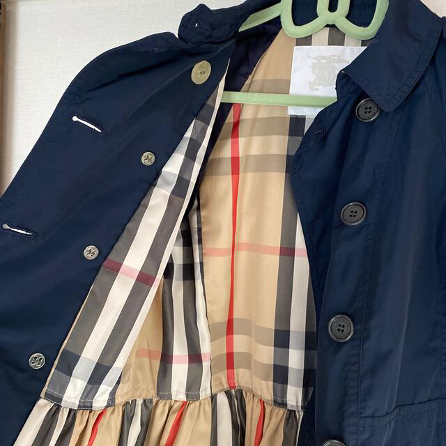 BURBERRY(バーバリー)のバーバリーチルドレン　トレンチコート キッズ/ベビー/マタニティのキッズ服女の子用(90cm~)(ジャケット/上着)の商品写真