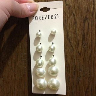 フォーエバートゥエンティーワン(FOREVER 21)のForever21 パールピアス(ピアス)