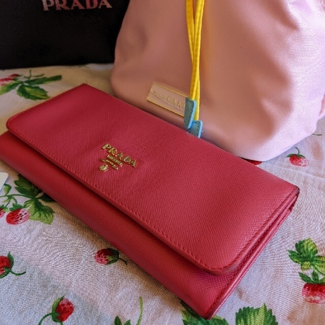 本日までの出品で最終価格です✨オマケ付❦PRADA長財布とPRADAノベルティ