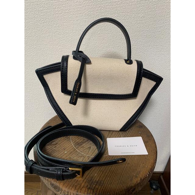 レディースCHARLES & KEITH キャンバストラペーズ トップハンドルバッグ★美品